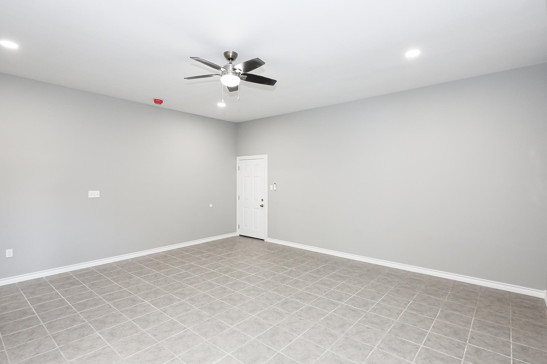 1215 Bustamante St Unit: 4