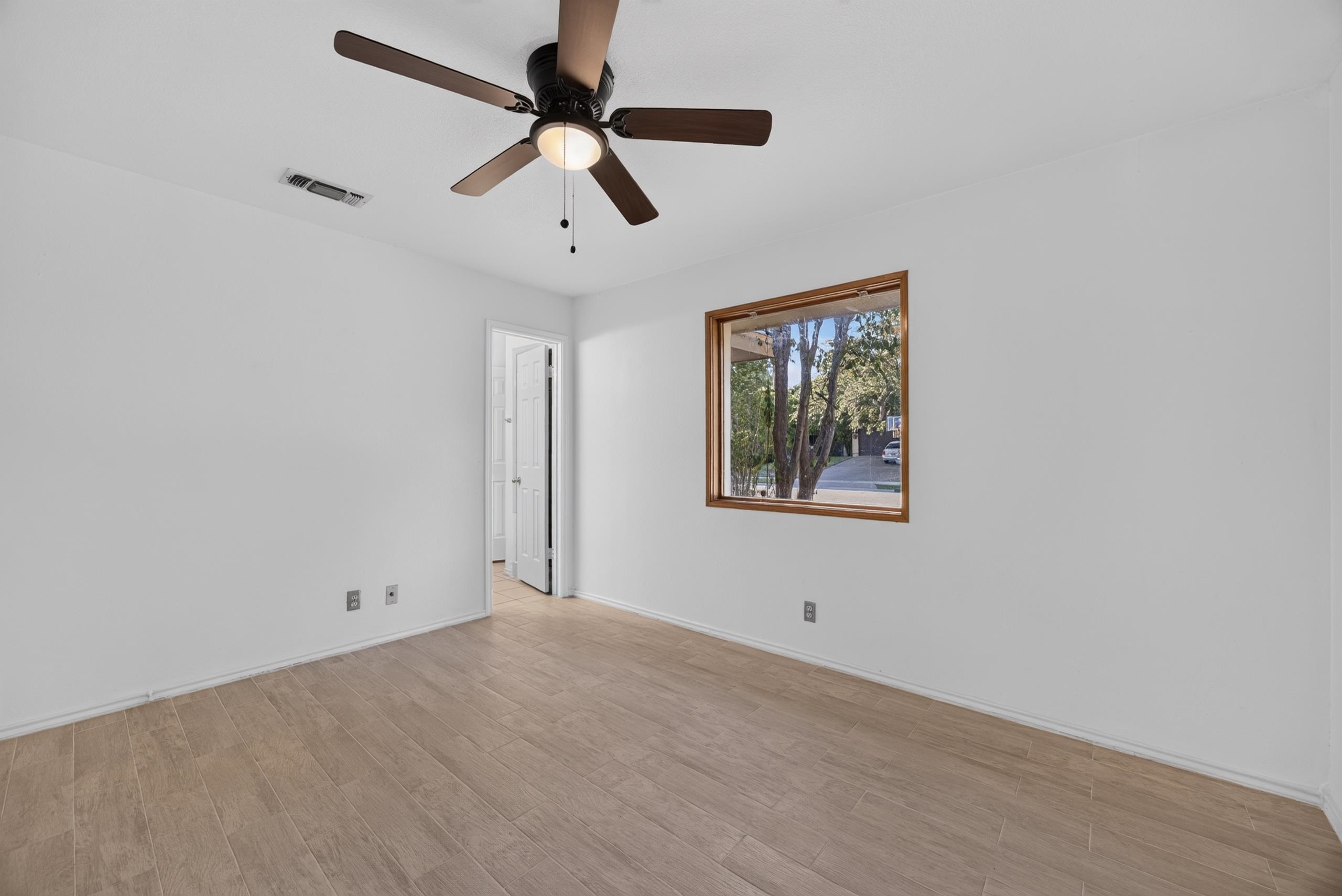 1323 Cross Country Ln.