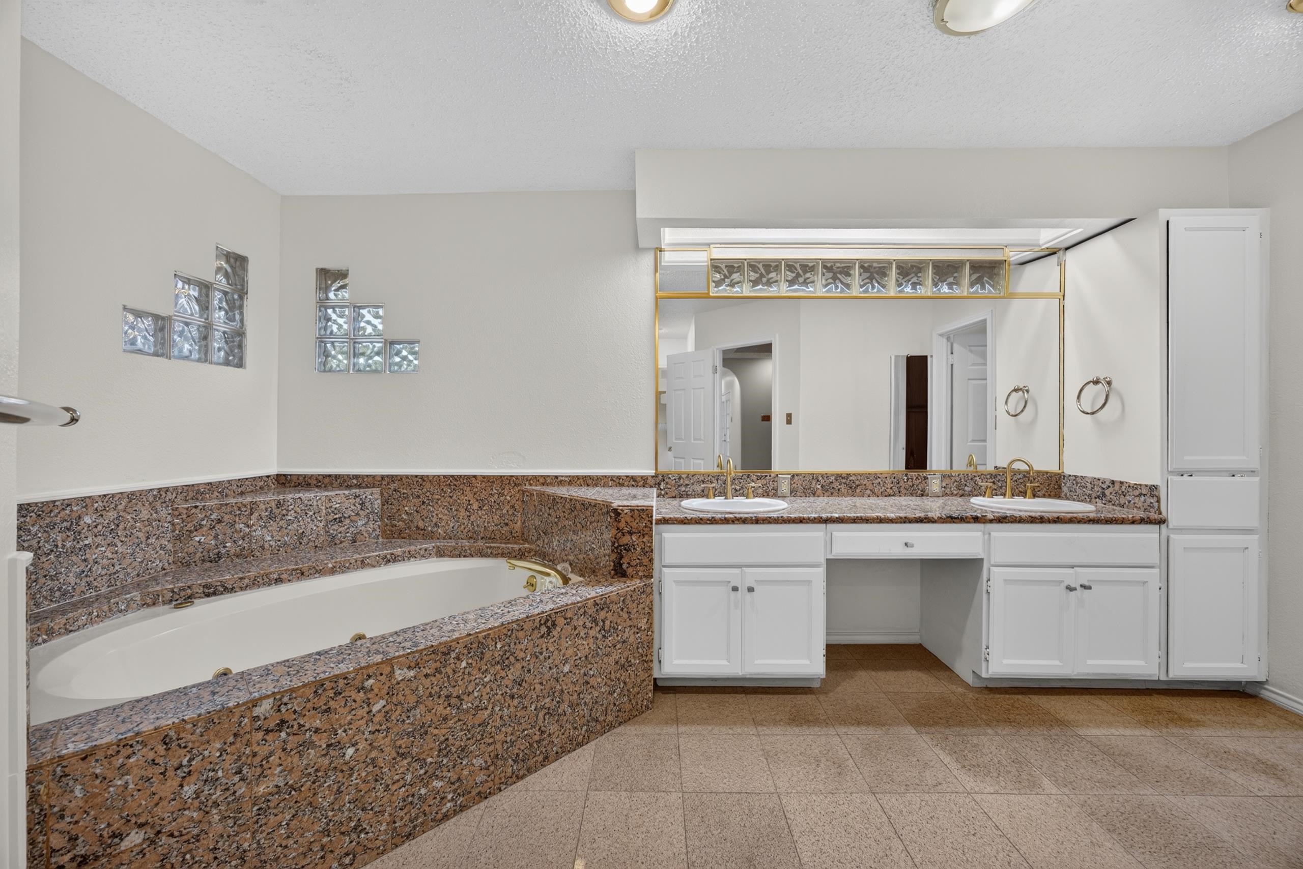 1323 Cross Country Ln.