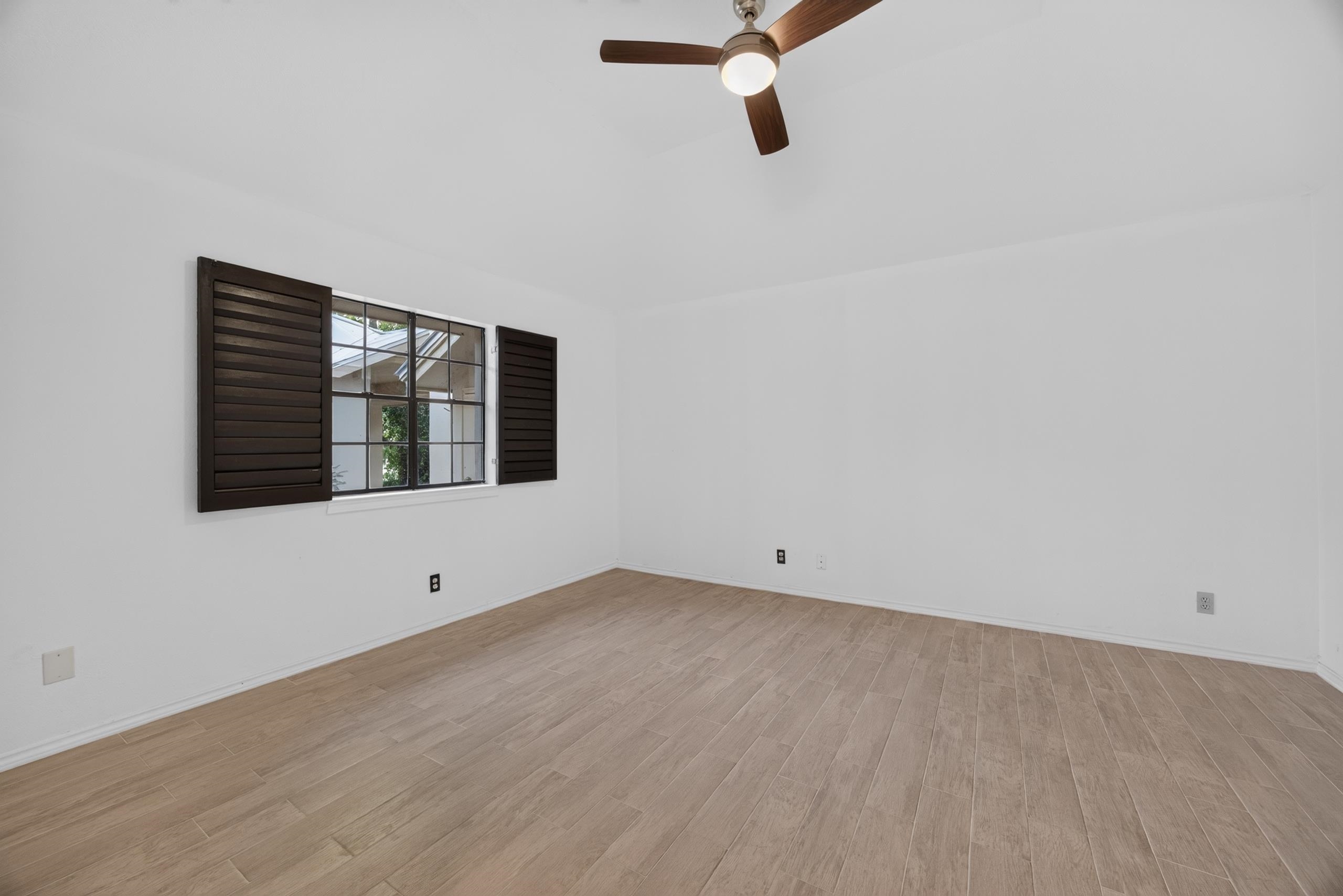 1323 Cross Country Ln.