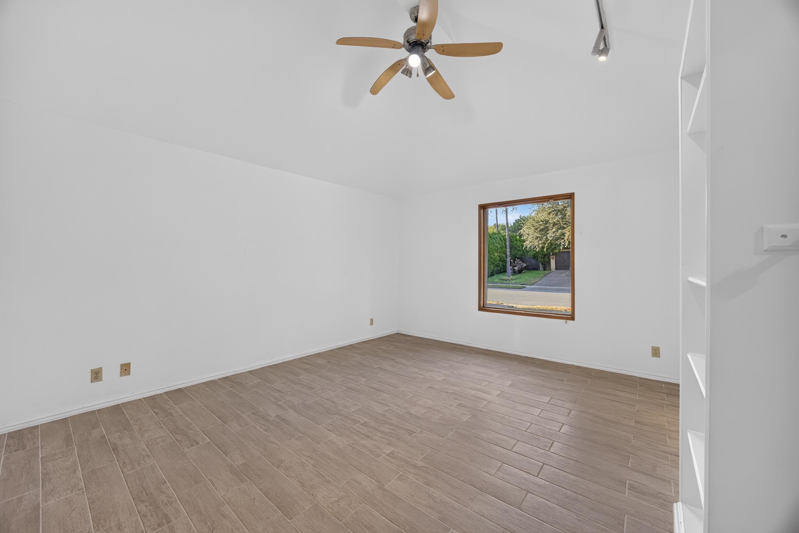 1323 Cross Country Ln.