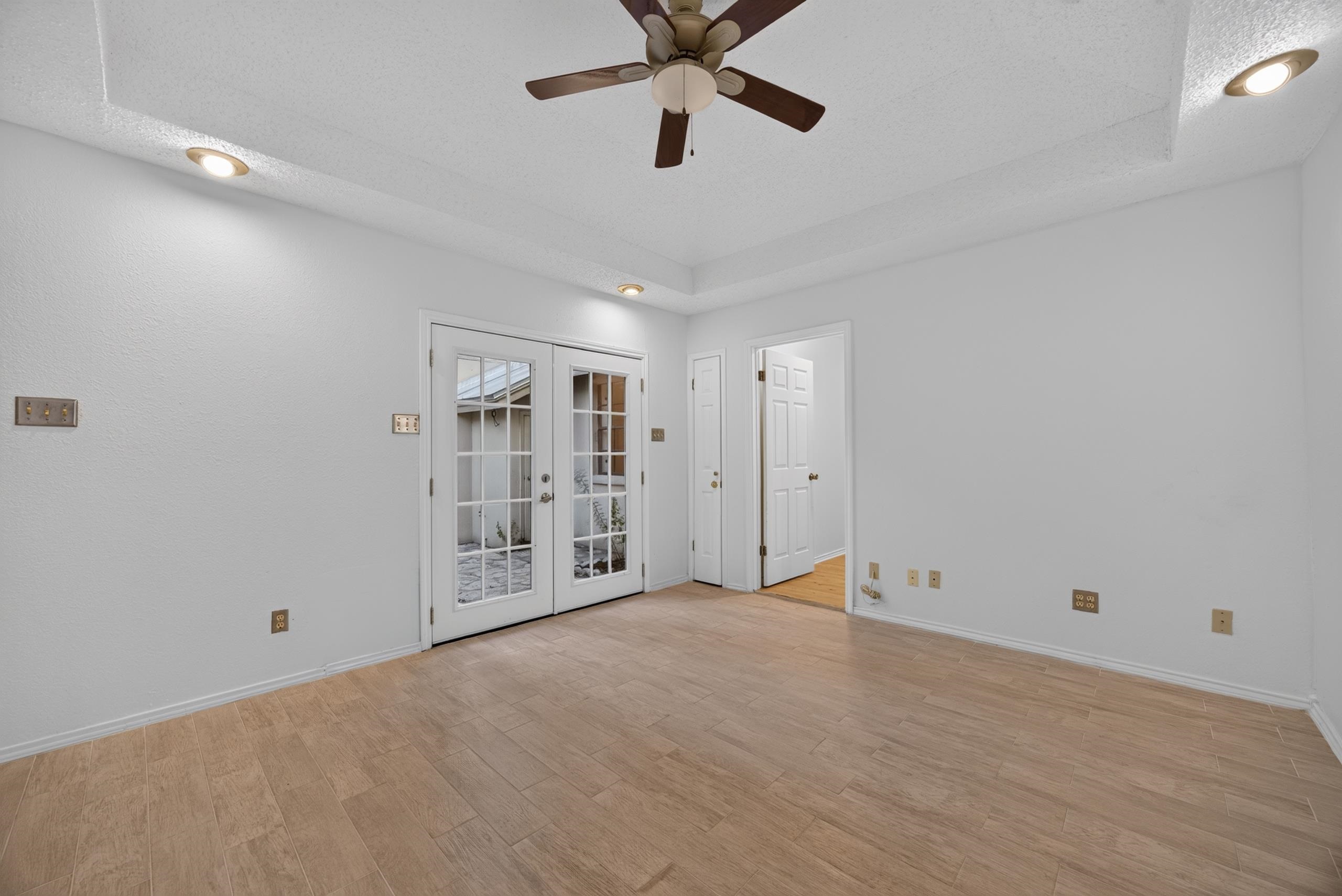 1323 Cross Country Ln.