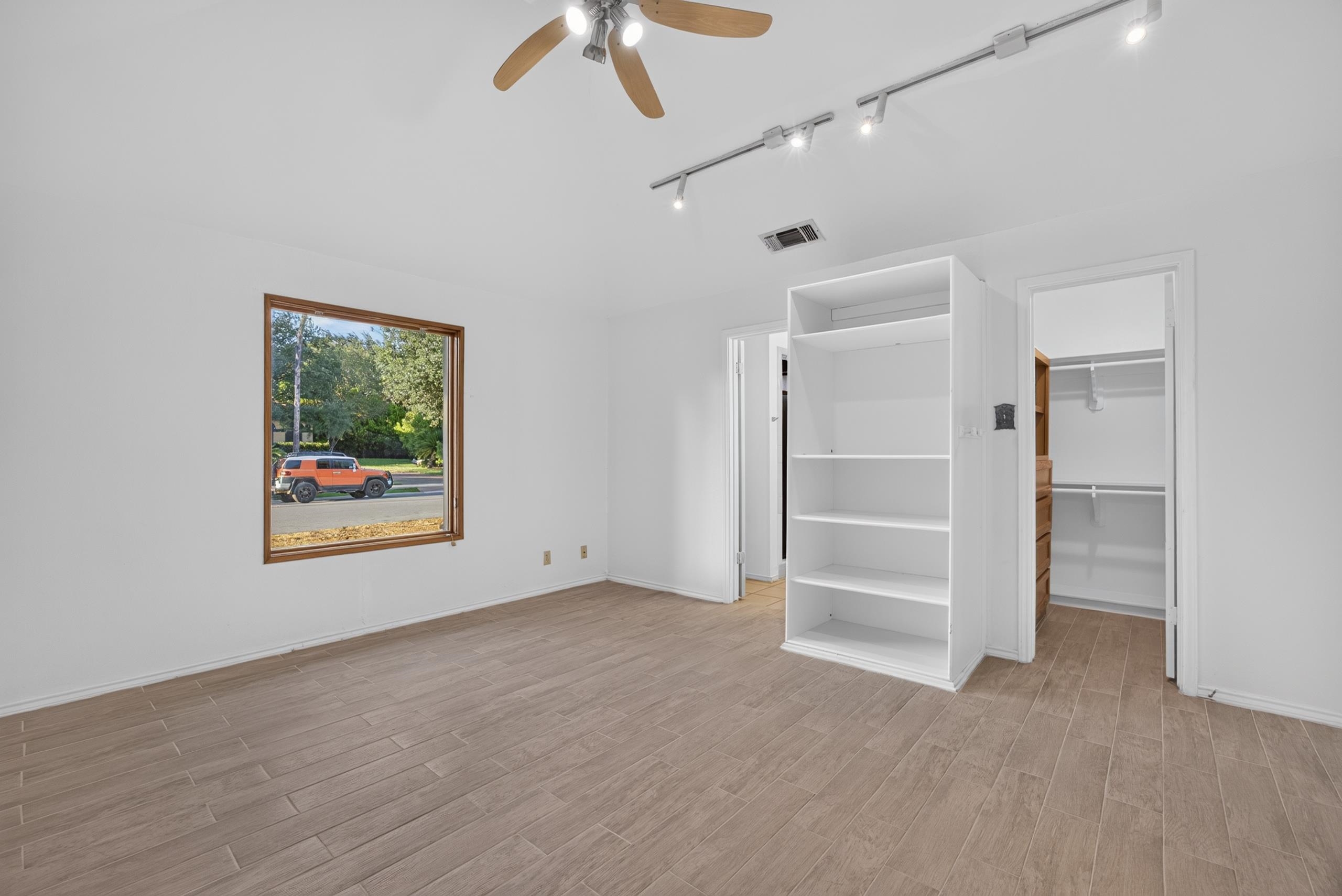 1323 Cross Country Ln.