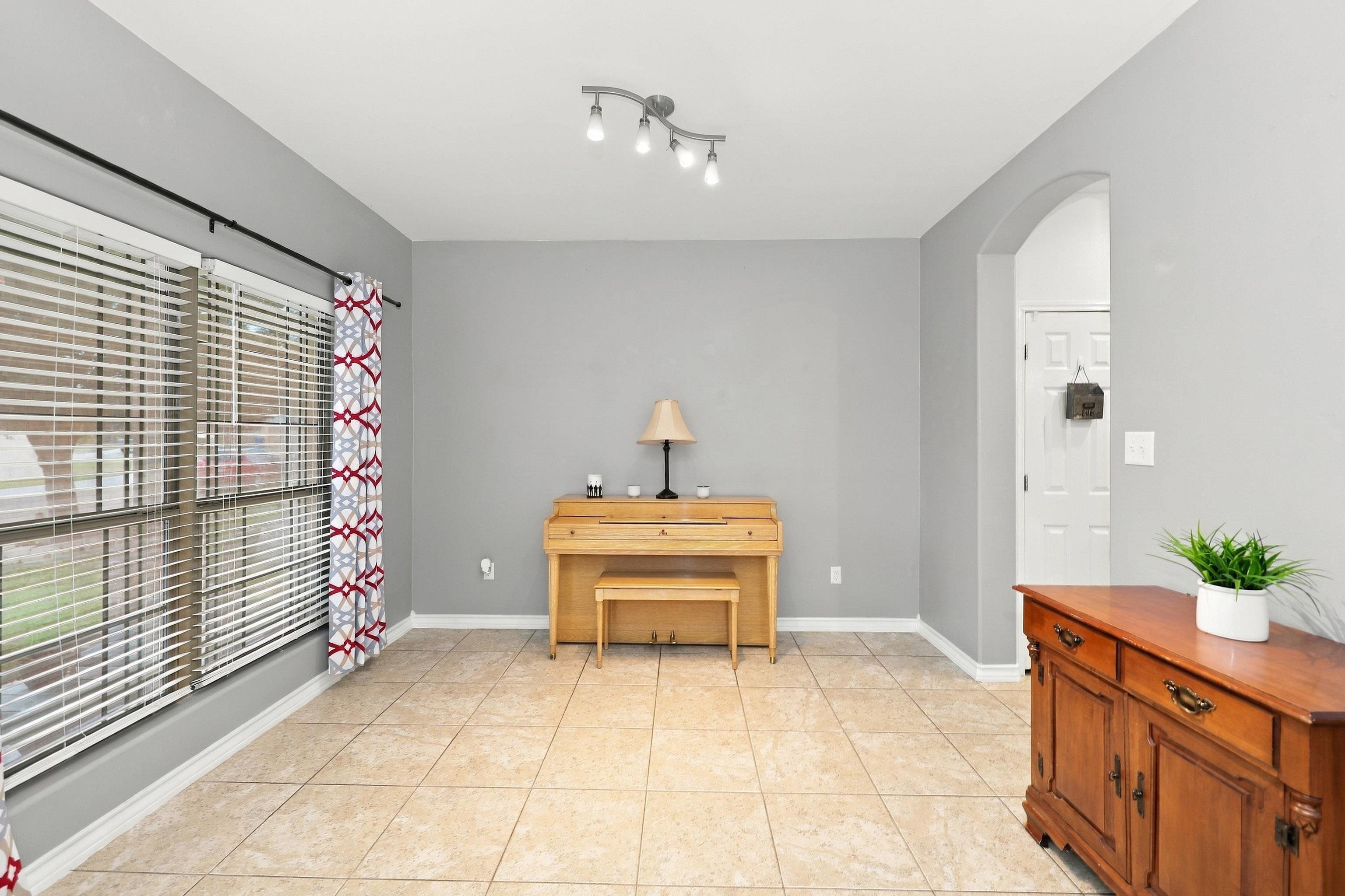504 Silver Palm Dr