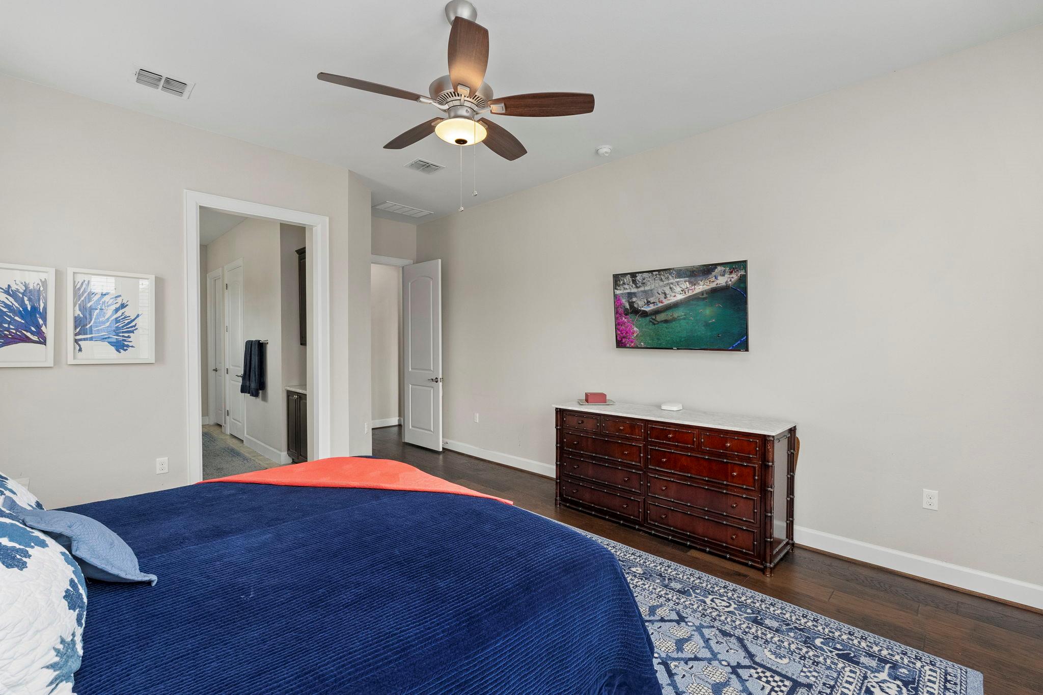 249 Hopping Peach ST