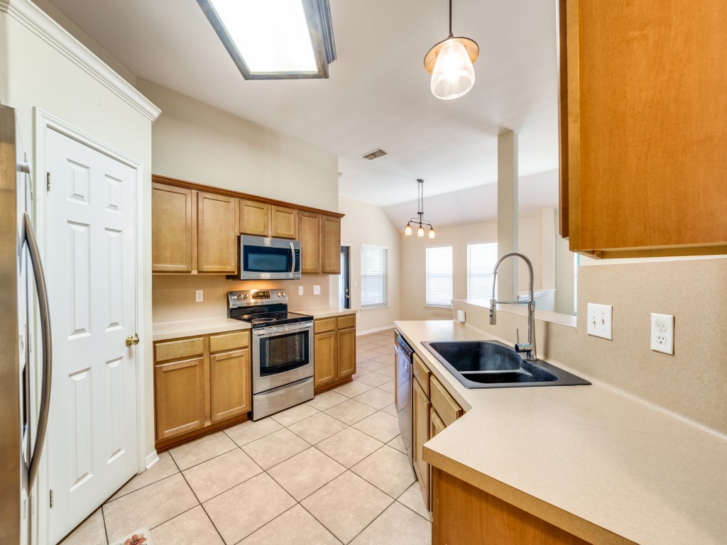 113 Georgian Oaks St