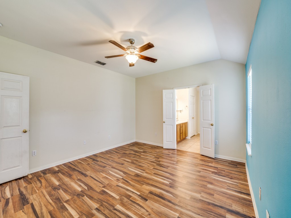 113 Georgian Oaks St