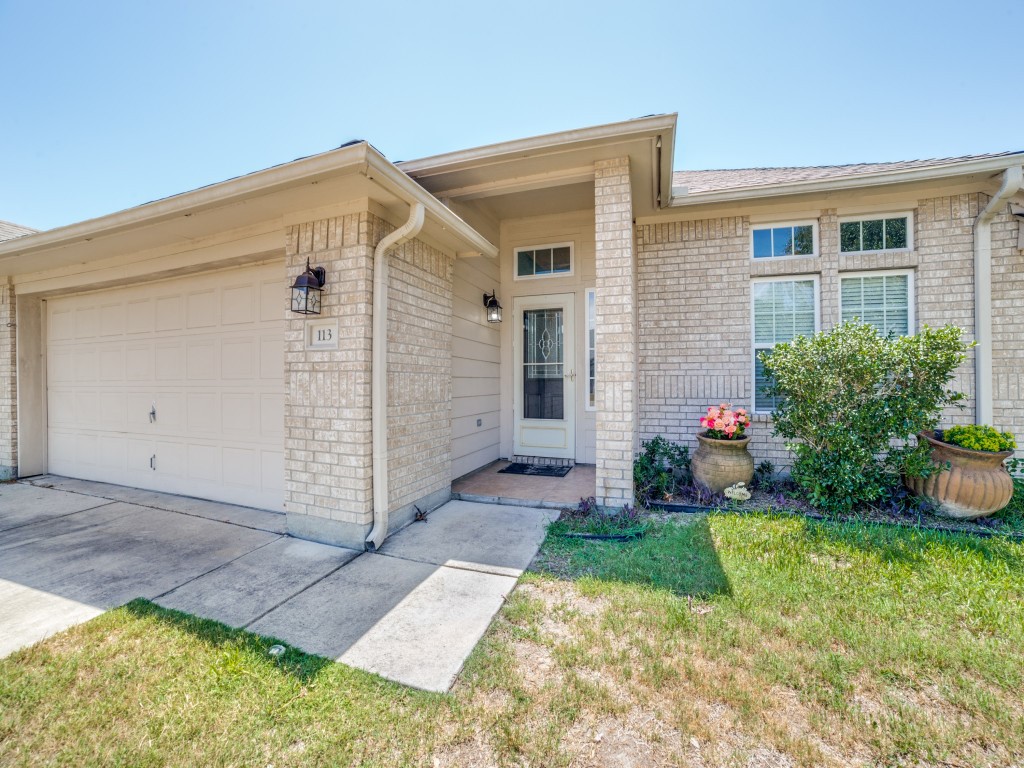 113 Georgian Oaks St