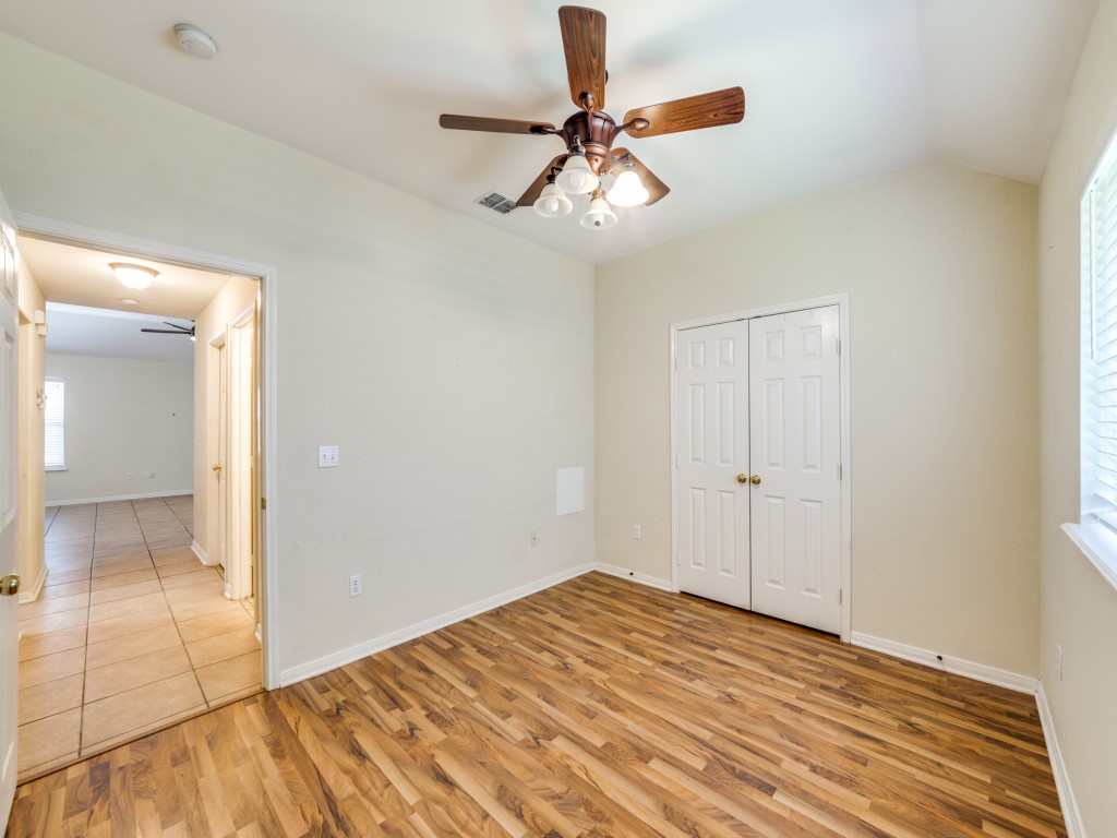 113 Georgian Oaks St
