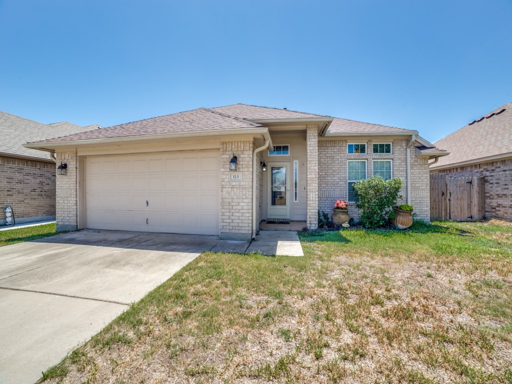 113 Georgian Oaks St