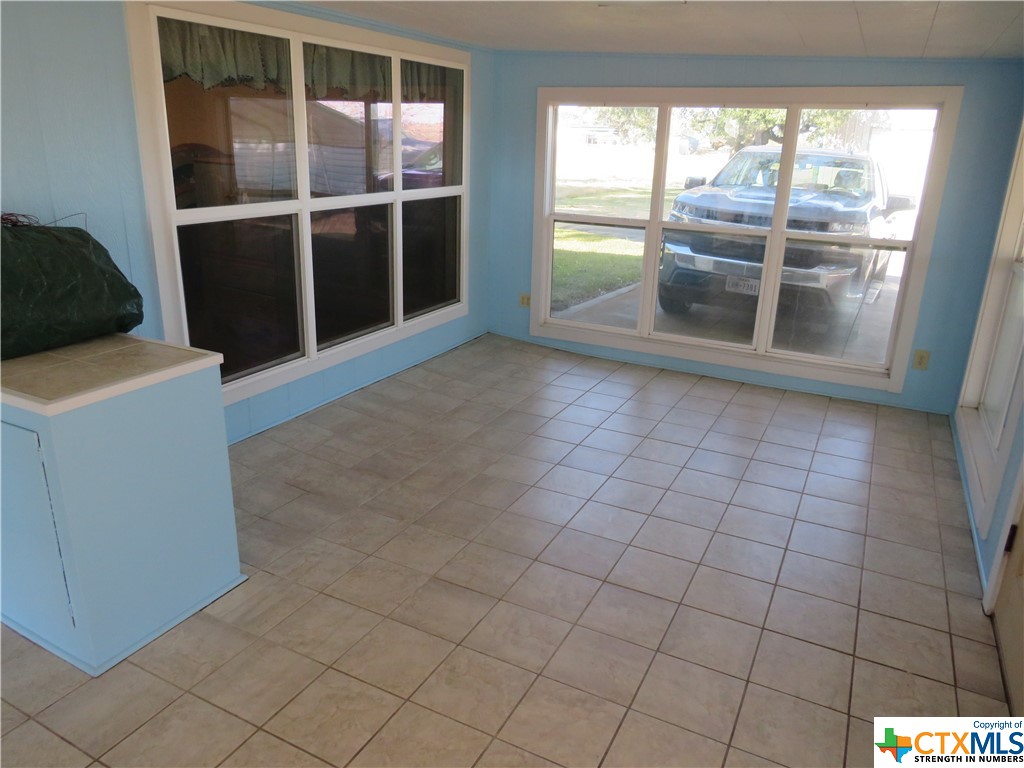 5987 US Highway 183