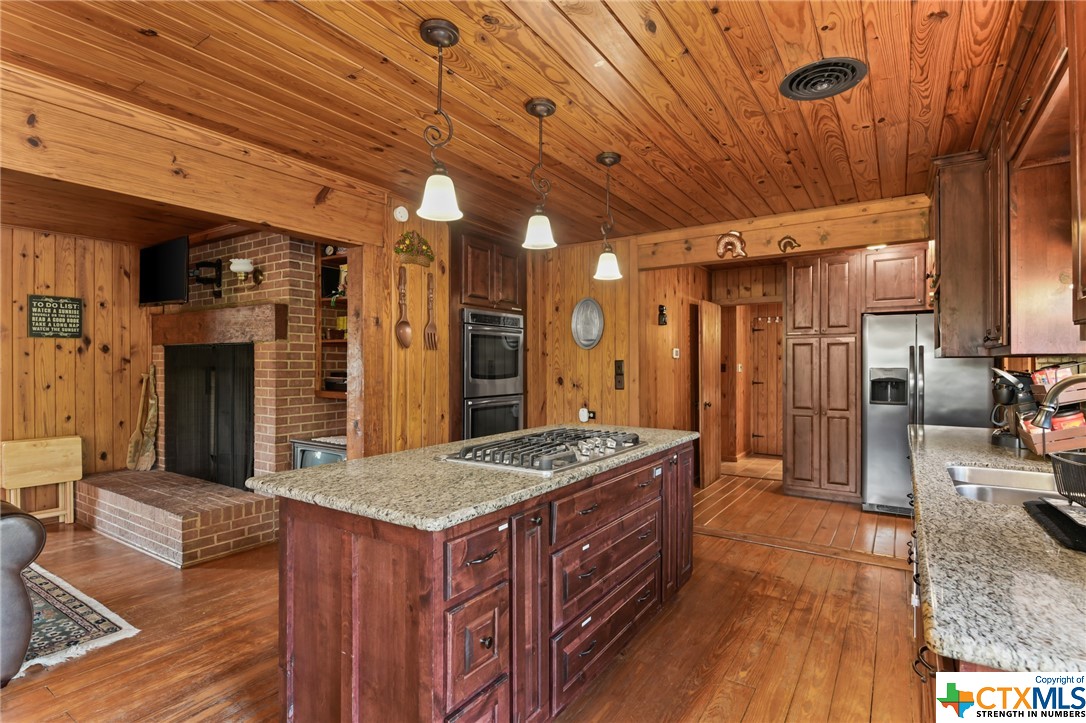 617 S Commercial Street