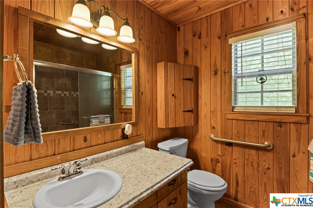 617 S Commercial Street