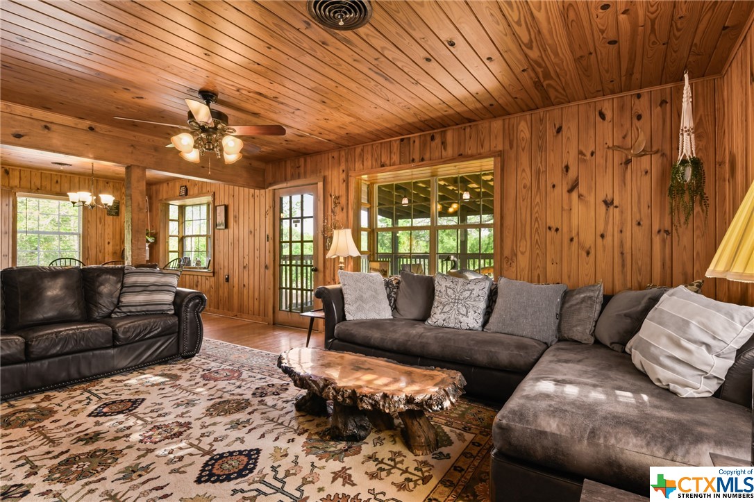 617 S Commercial Street