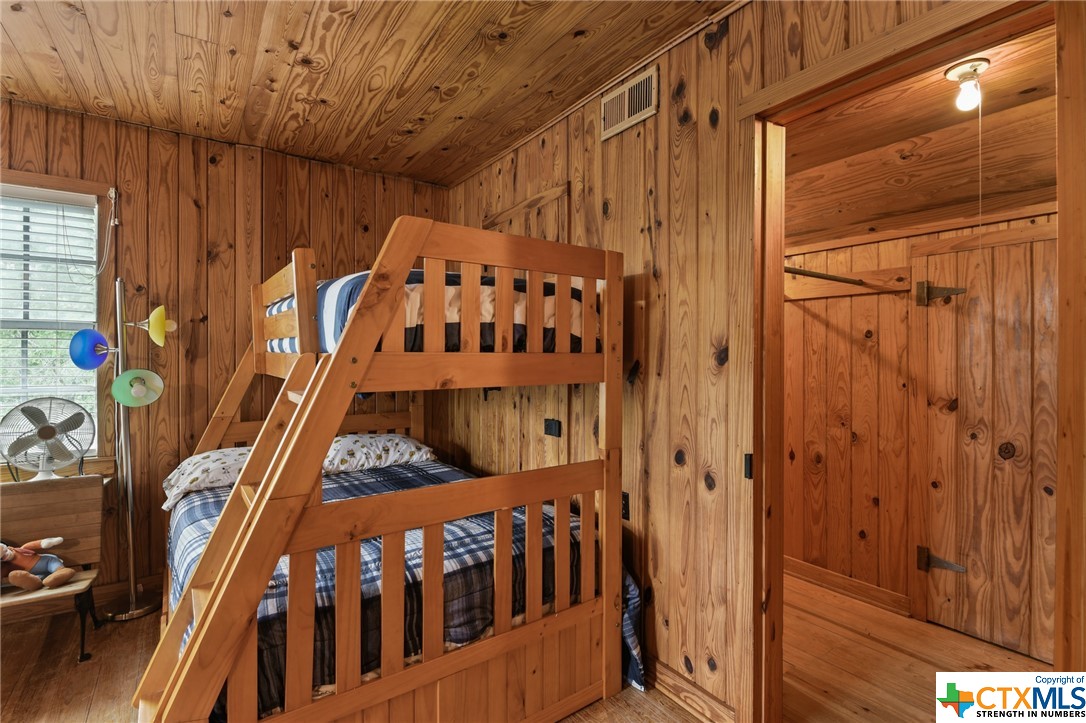 617 S Commercial Street