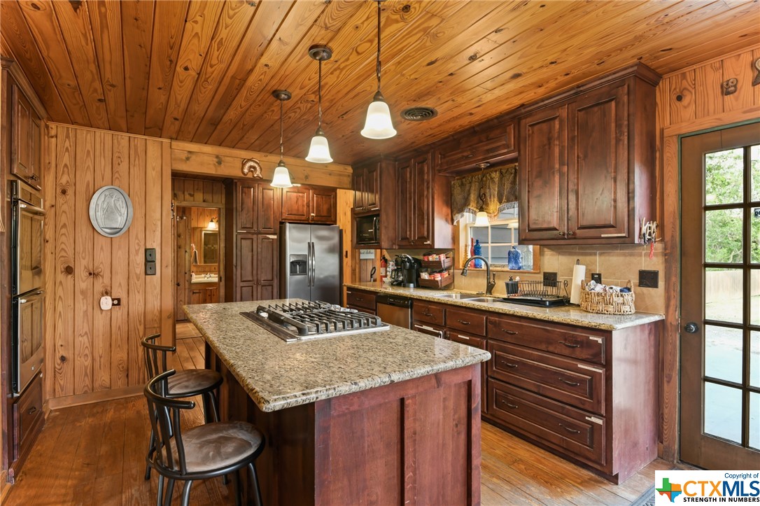 617 S Commercial Street