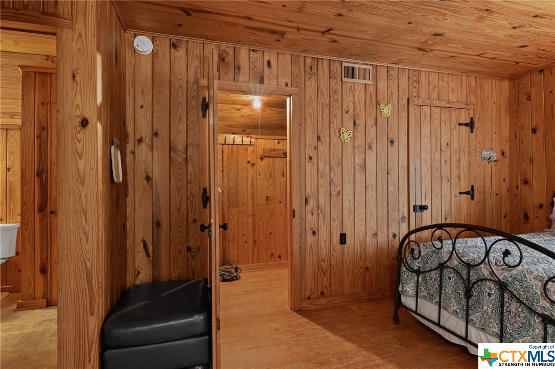 617 S Commercial Street