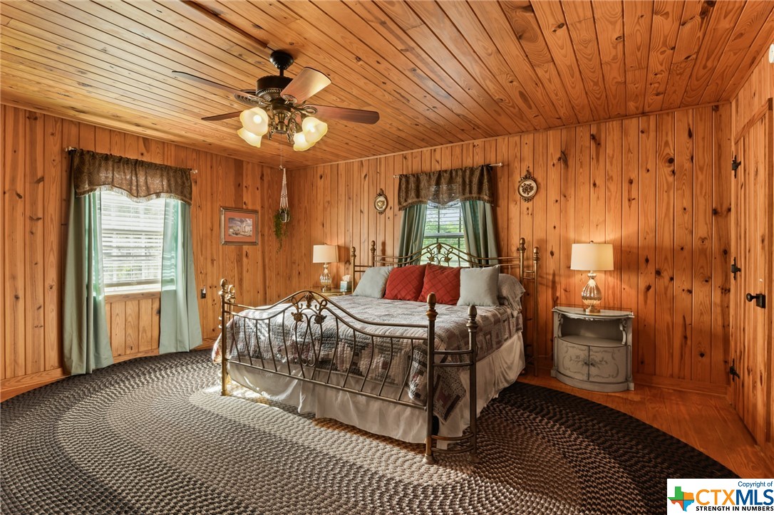 617 S Commercial Street