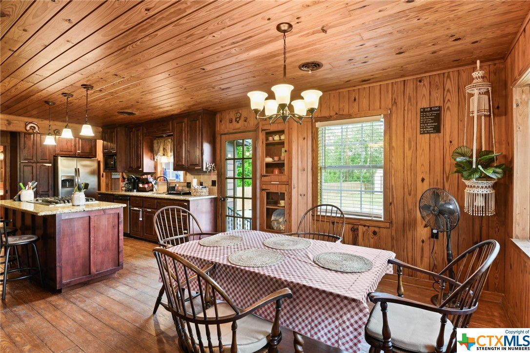 617 S Commercial Street