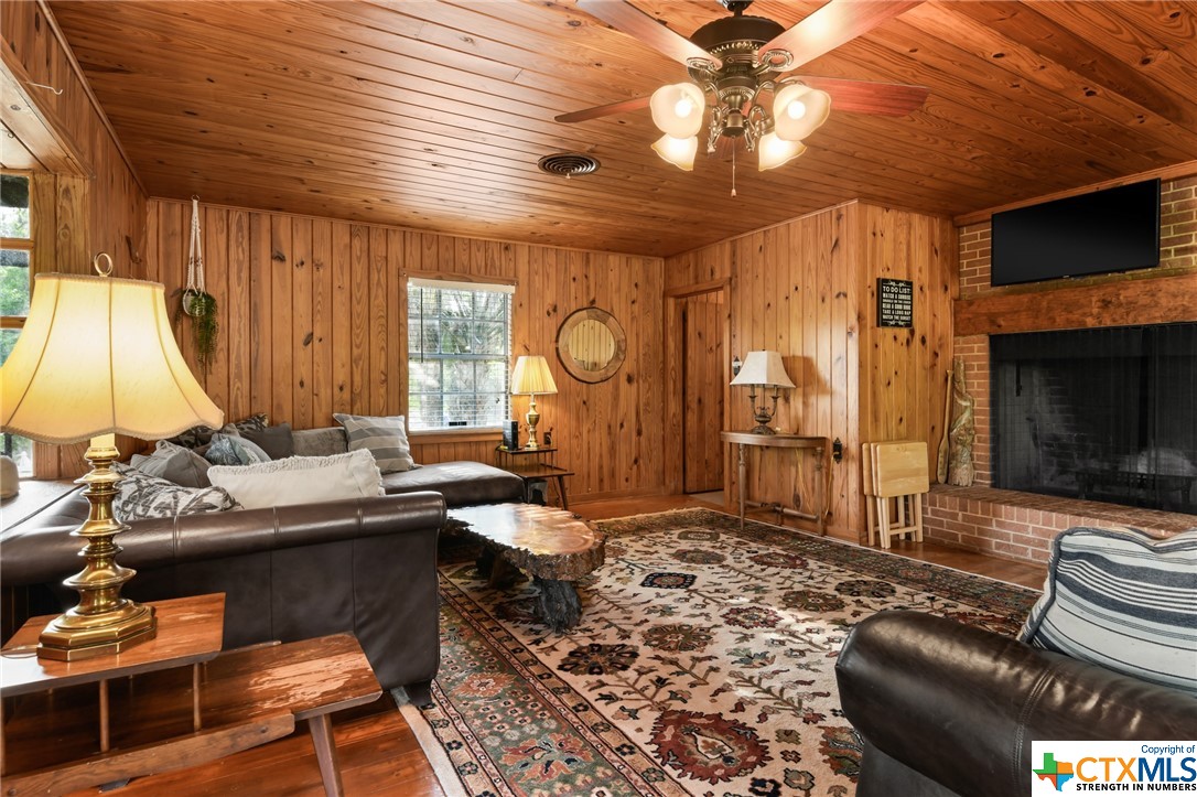 617 S Commercial Street