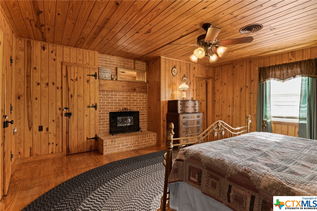 617 S Commercial Street