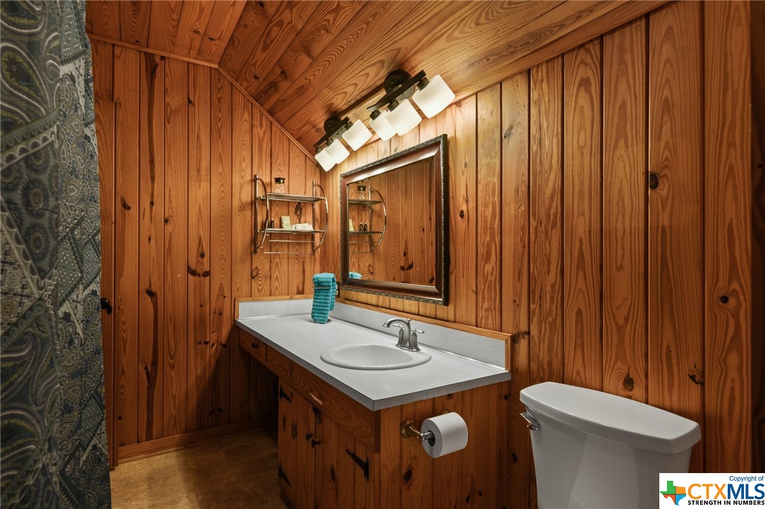 617 S Commercial Street