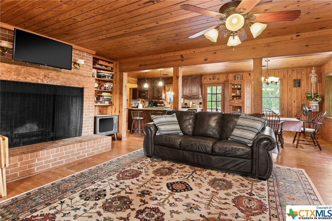 617 S Commercial Street