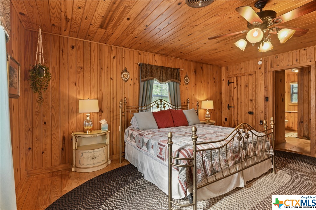 617 S Commercial Street