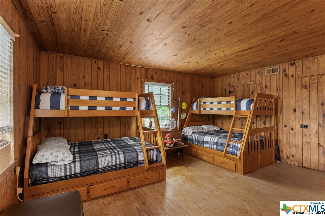 617 S Commercial Street