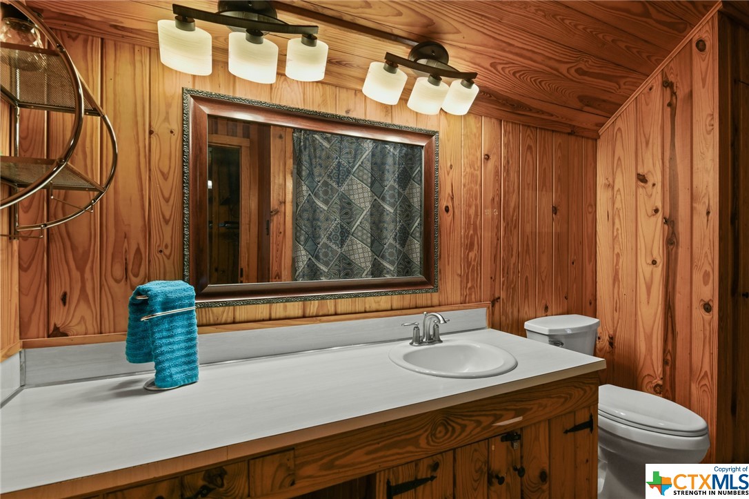 617 S Commercial Street