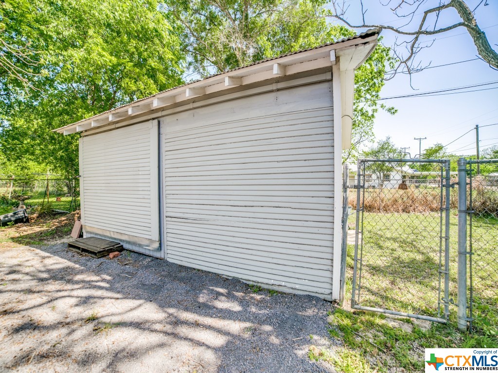 303 E San Antonio Street