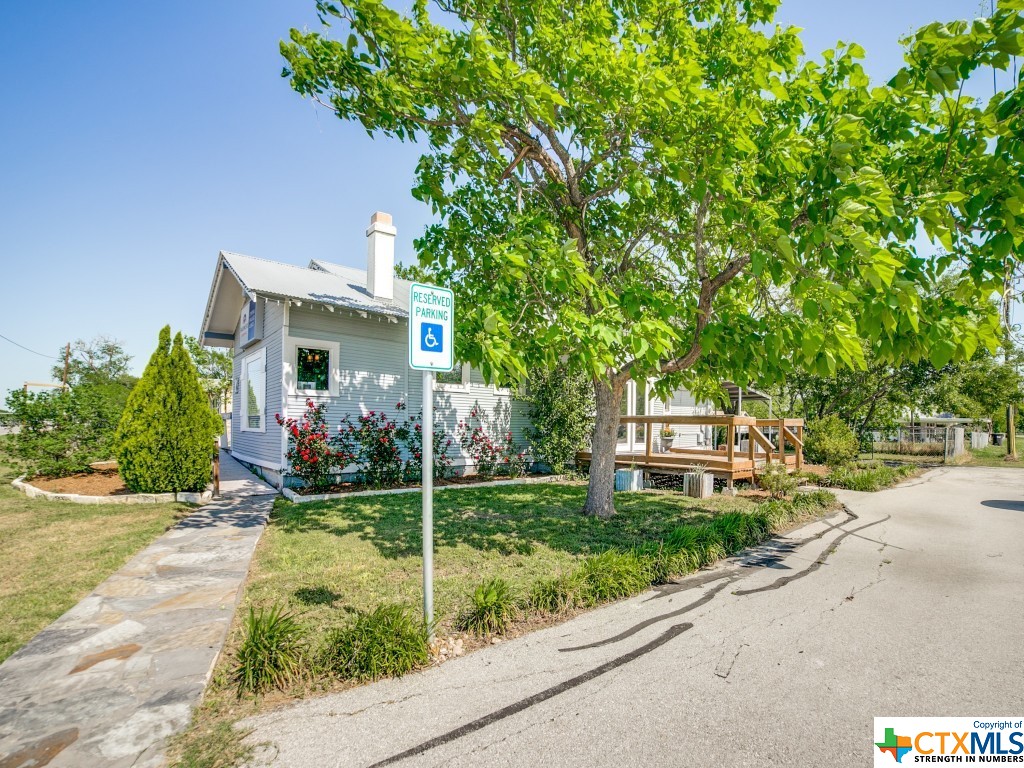 303 E San Antonio Street