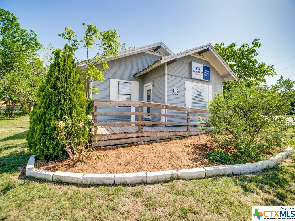 303 E San Antonio Street