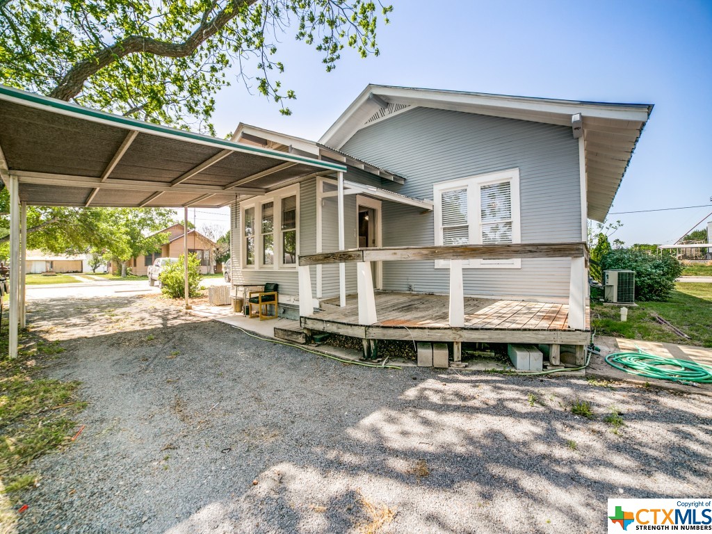 303 E San Antonio Street