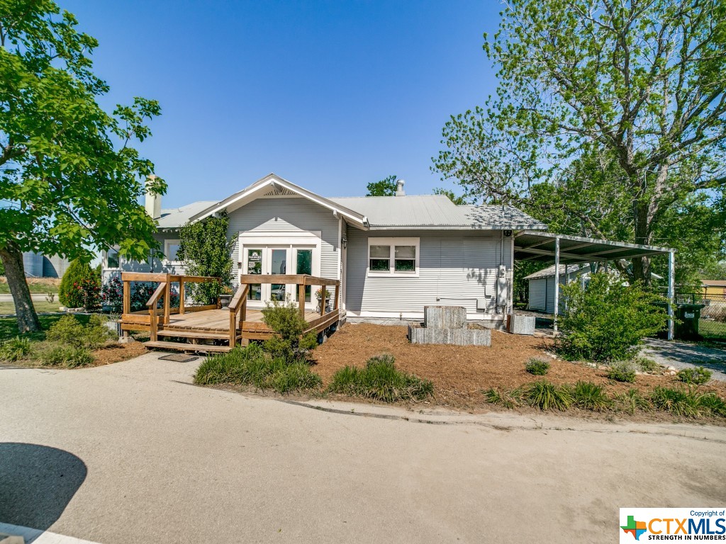 303 E San Antonio Street
