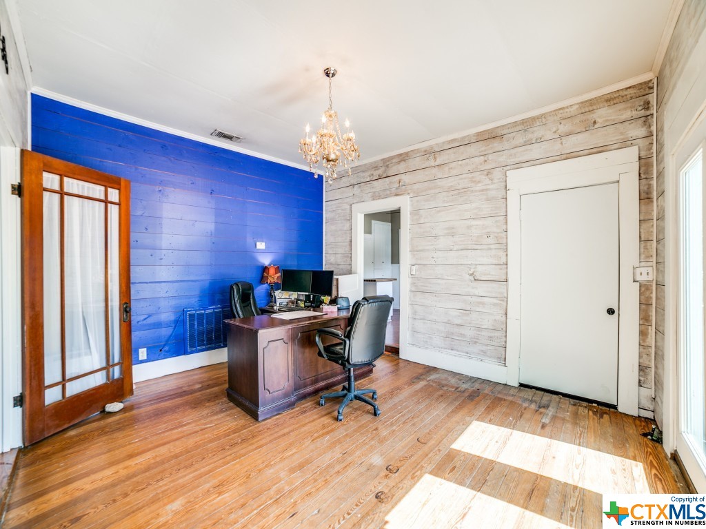 303 E San Antonio Street