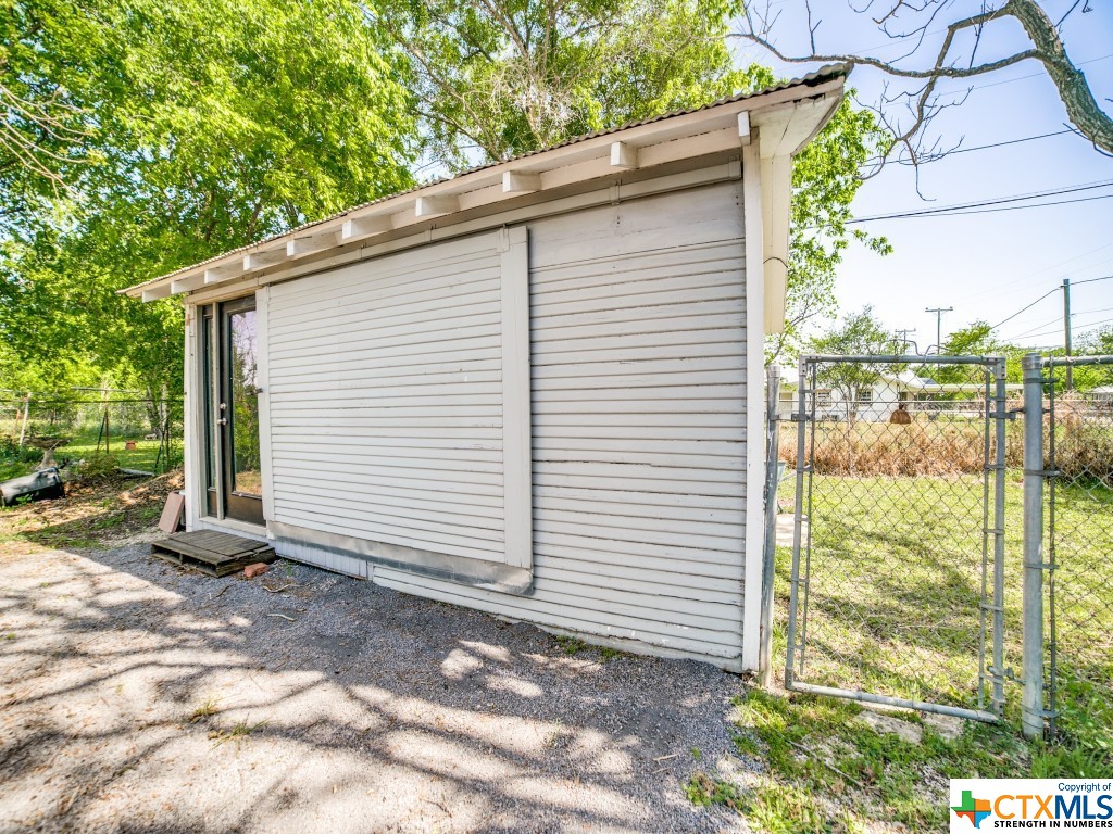303 E San Antonio Street