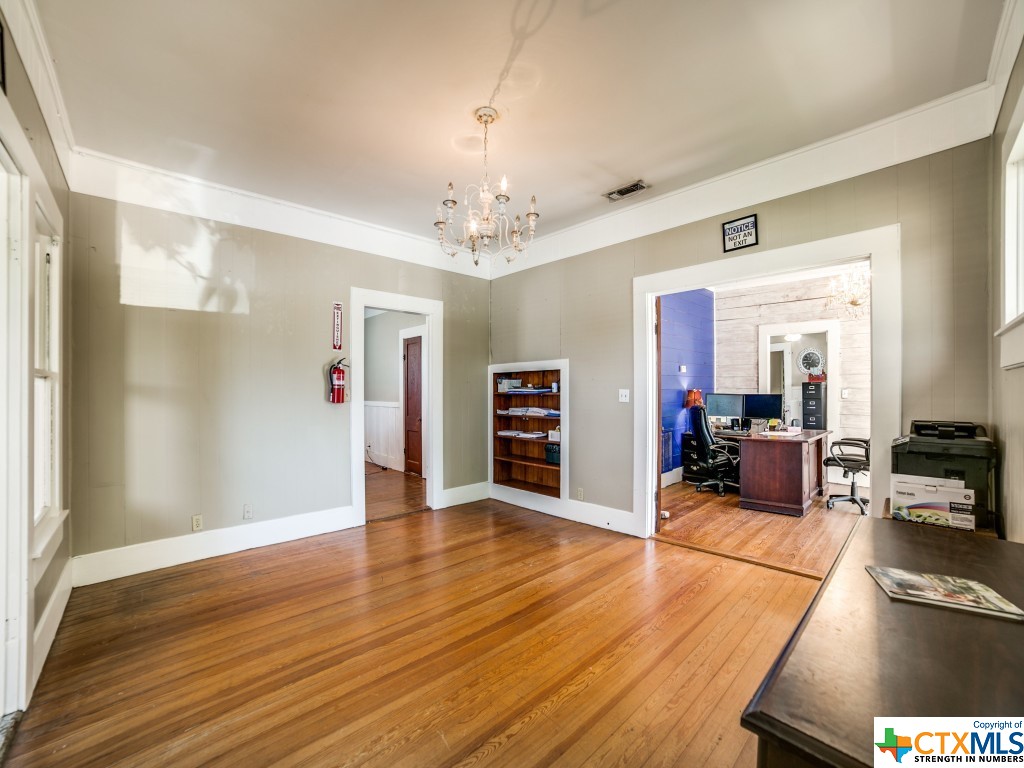 303 E San Antonio Street