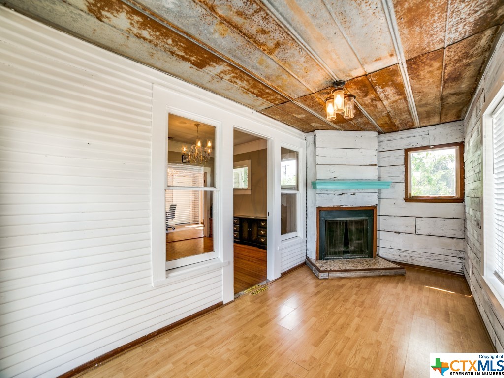 303 E San Antonio Street