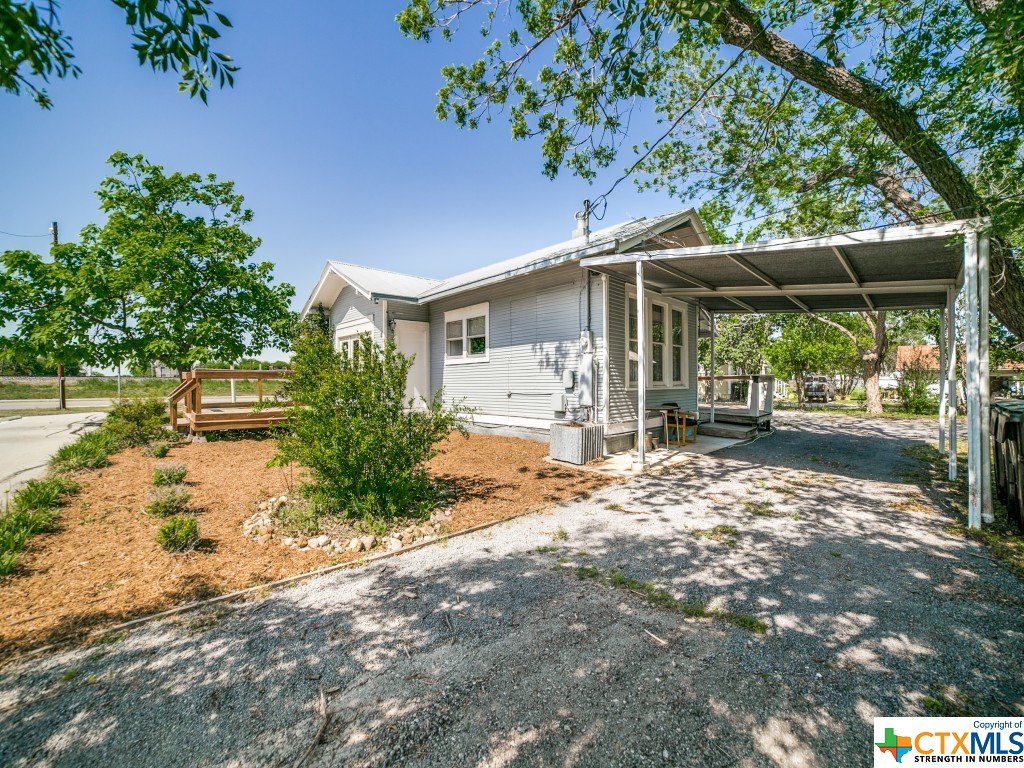 303 E San Antonio Street