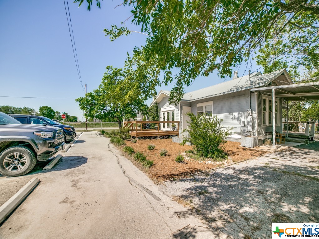 303 E San Antonio Street