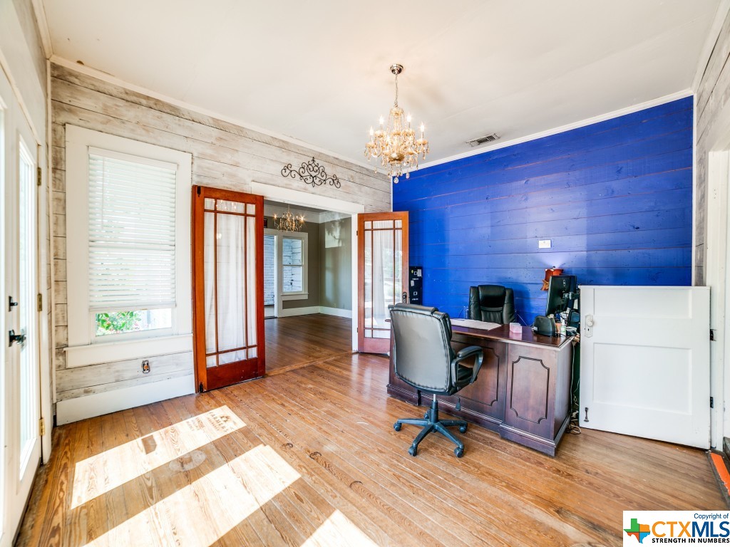 303 E San Antonio Street