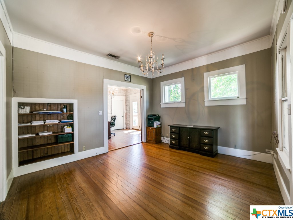 303 E San Antonio Street
