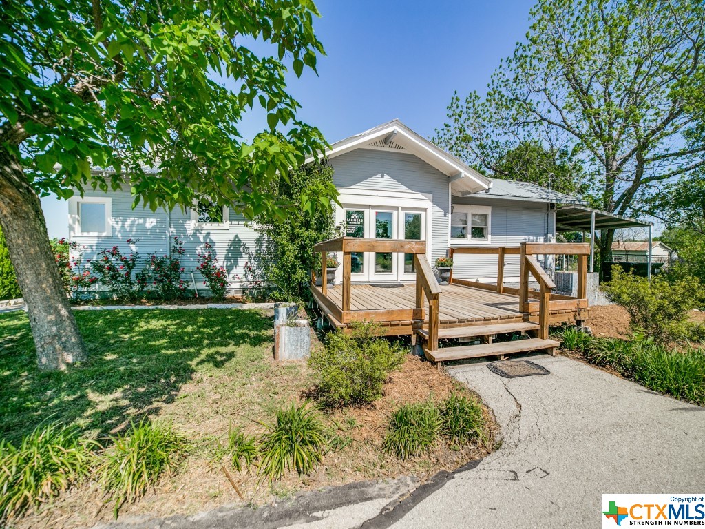 303 E San Antonio Street