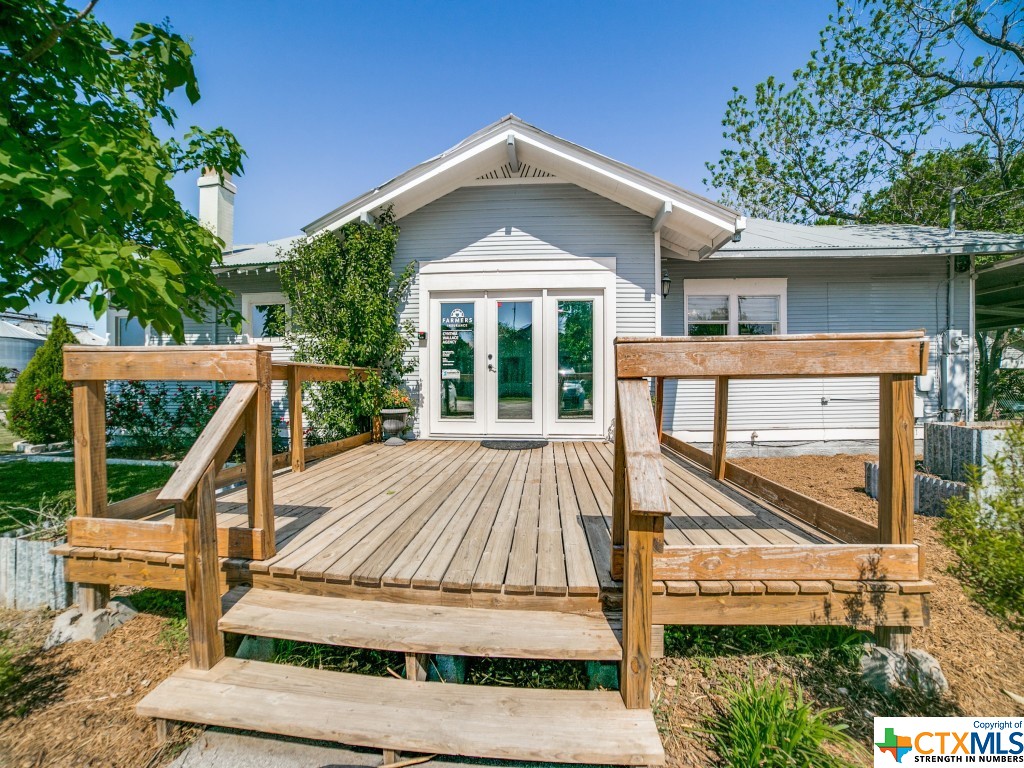 303 E San Antonio Street