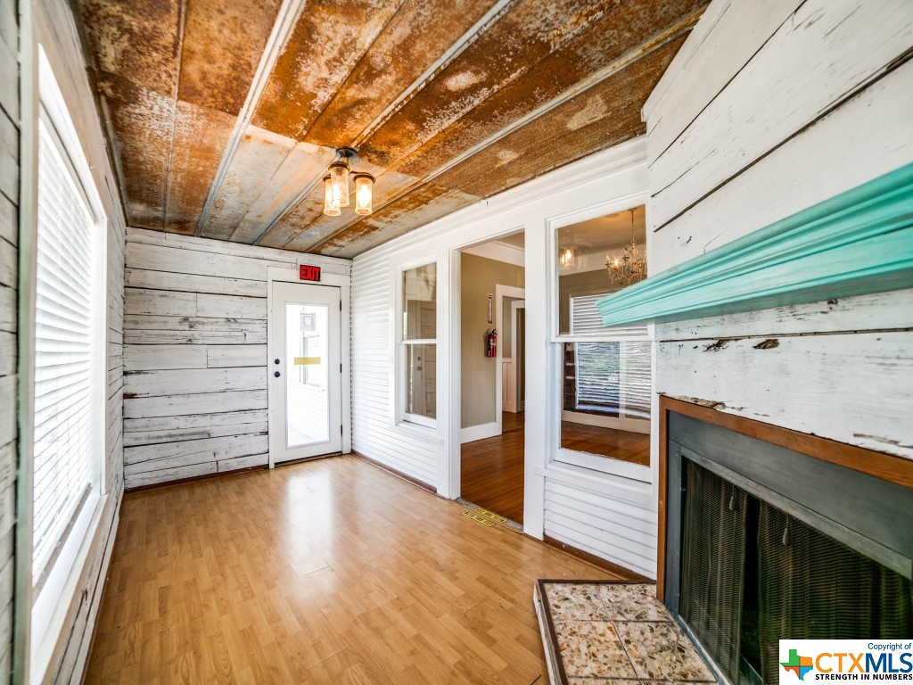 303 E San Antonio Street