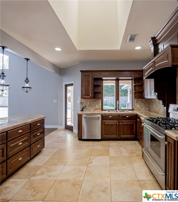 103 Creekside Drive