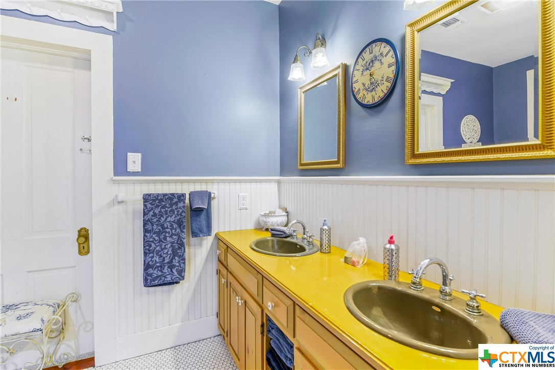 736 N Jefferson Street