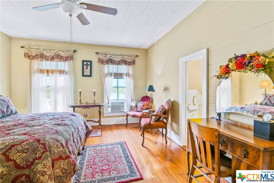 736 N Jefferson Street