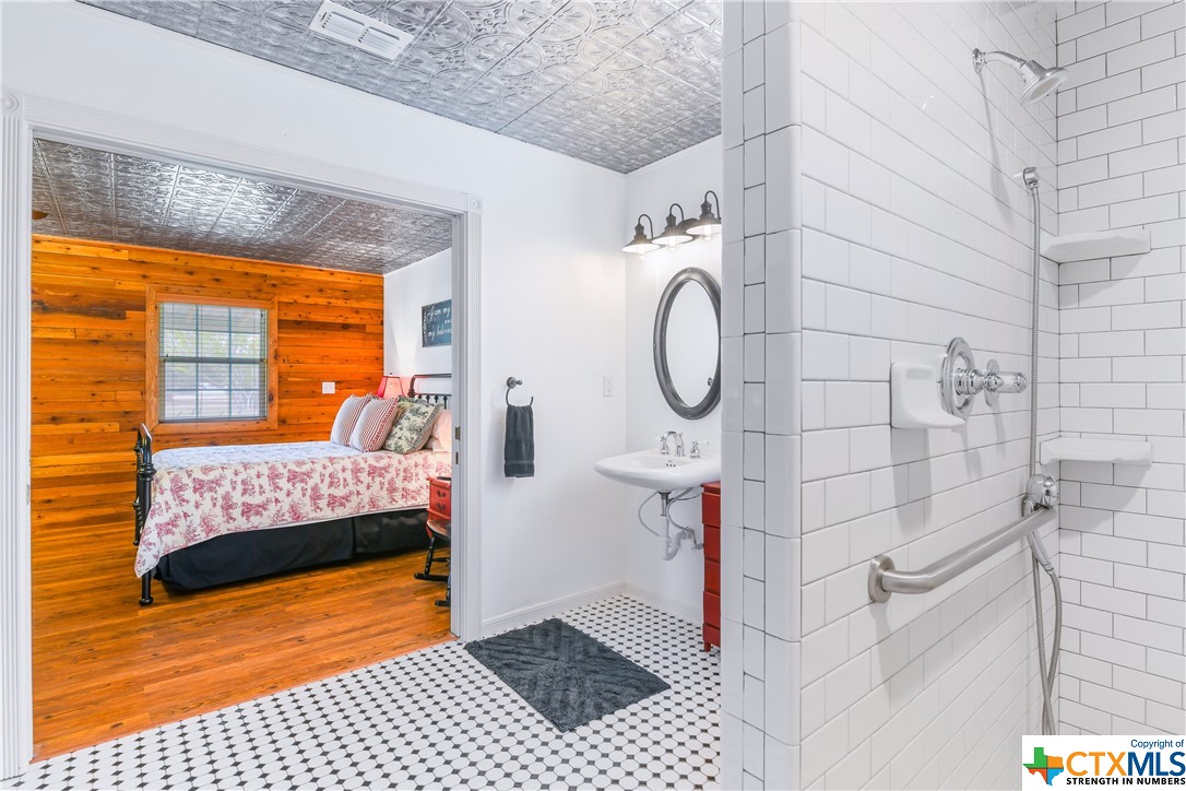 736 N Jefferson Street